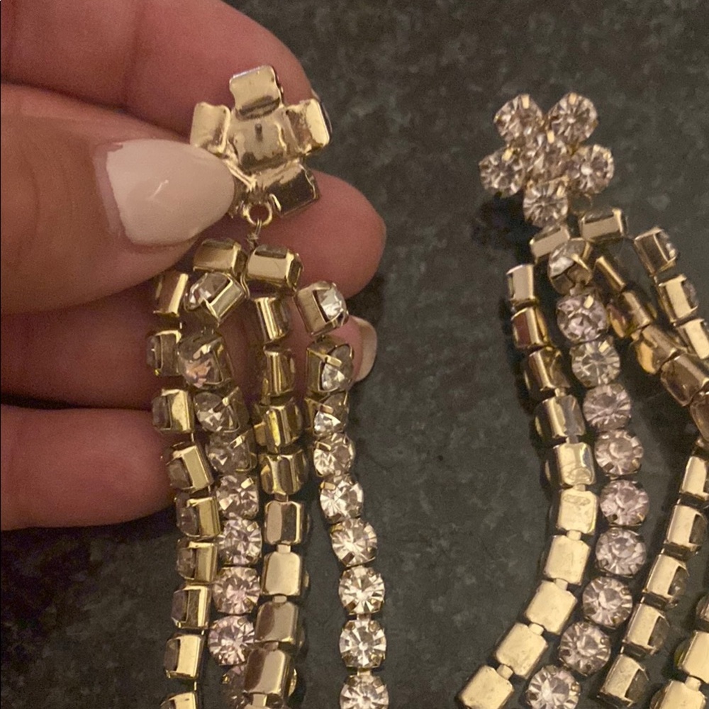 Flower gem statement earring - Picture 4 of 5